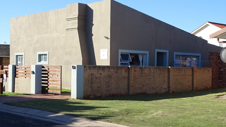 4 Bedroom Property for Sale in Kabeljauws Eastern Cape